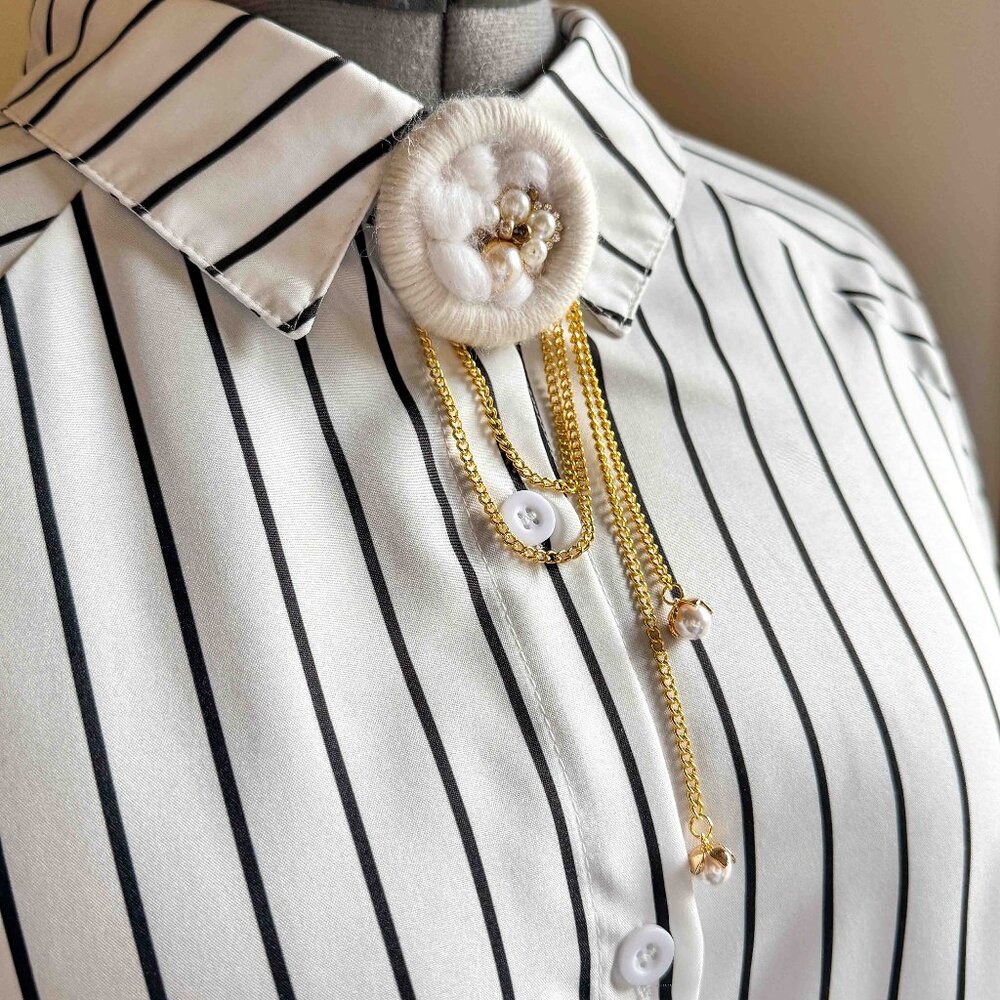 White Wool Pearl Brooch With Gold Chains - Picture 4 of 13